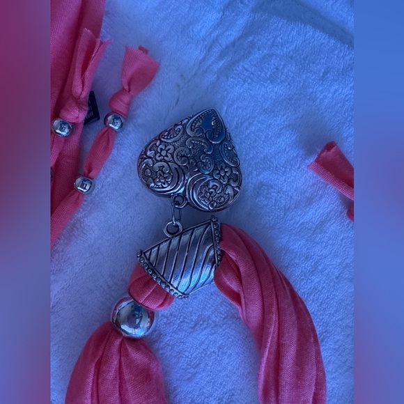 CORAL LARGE CRYSTAL HEART JEWEL SCARF - Picture 5 of 10